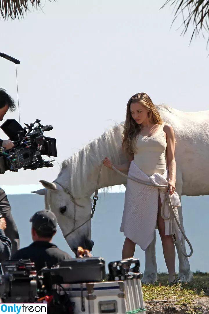 Amanda Seyfried nude photo #0240 (AmandaSeyfried / mingey)