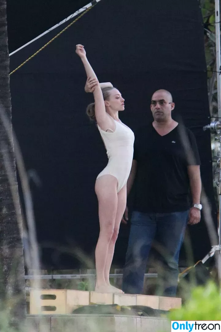 Amanda Seyfried голая photo #0244 (AmandaSeyfried / mingey)