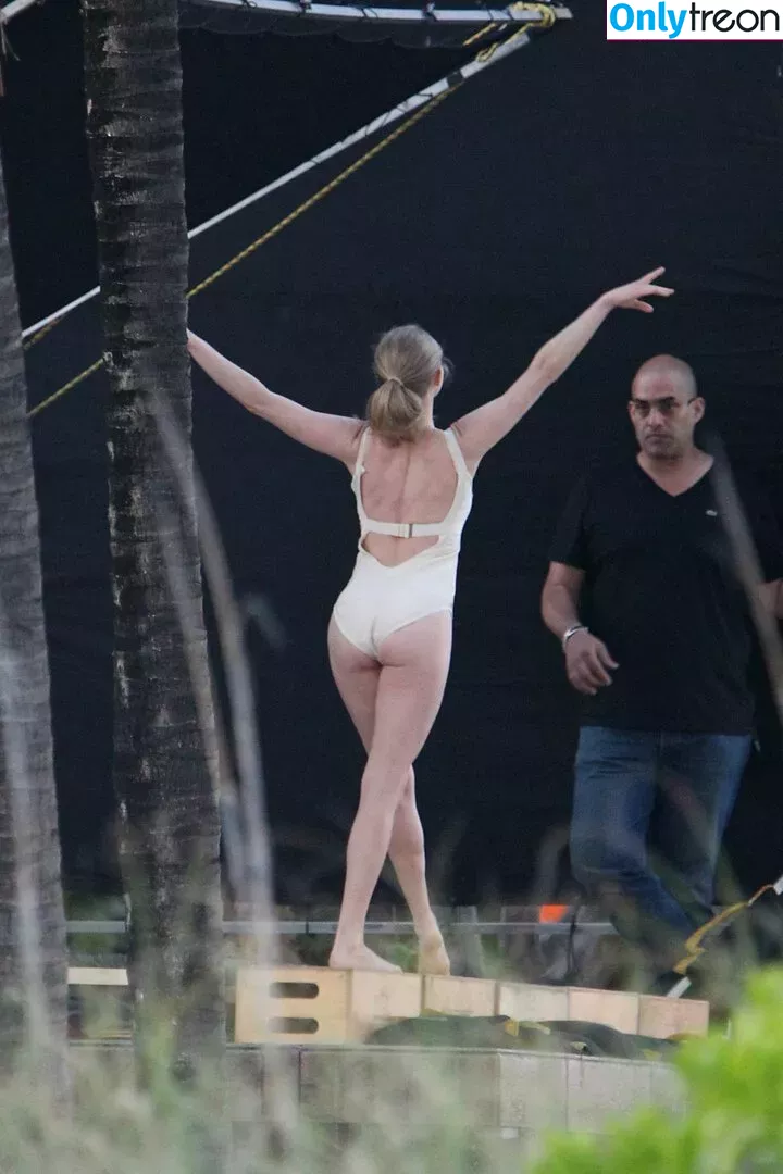 Amanda Seyfried nude photo #0246 (AmandaSeyfried / mingey)
