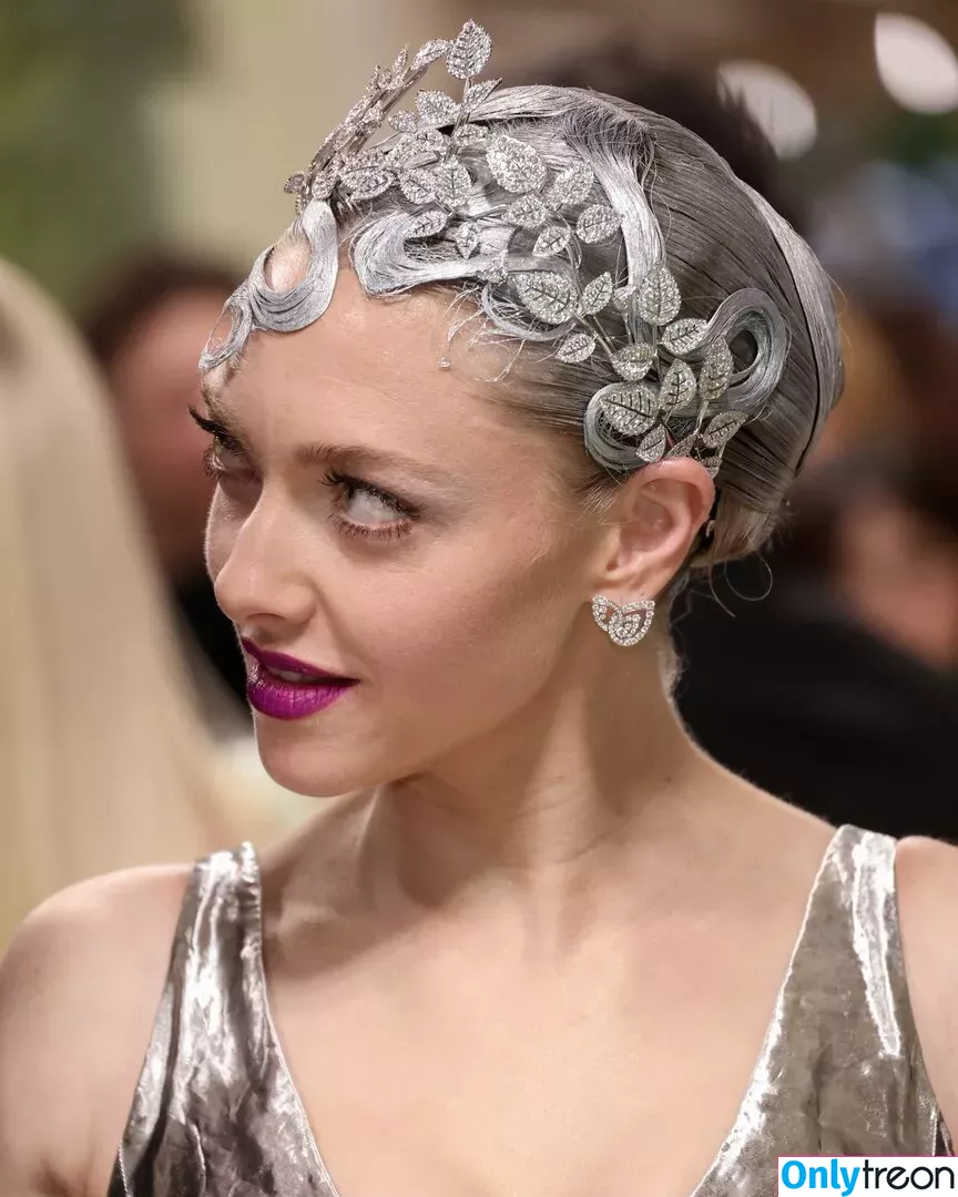 Amanda Seyfried голая photo #0261 (AmandaSeyfried / mingey)