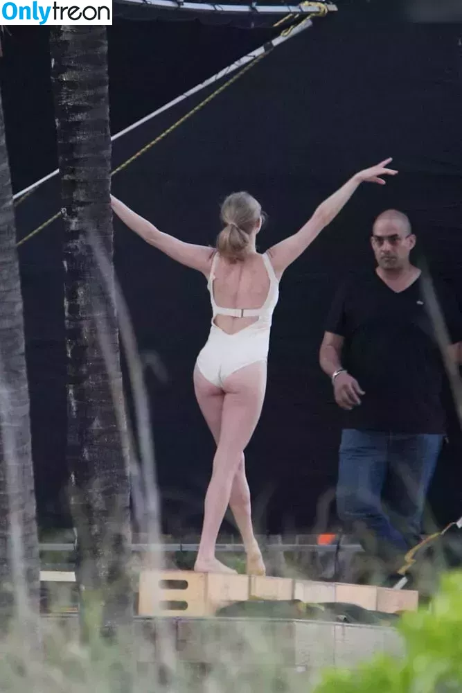 Amanda Seyfried nude photo #0298 (AmandaSeyfried / mingey)