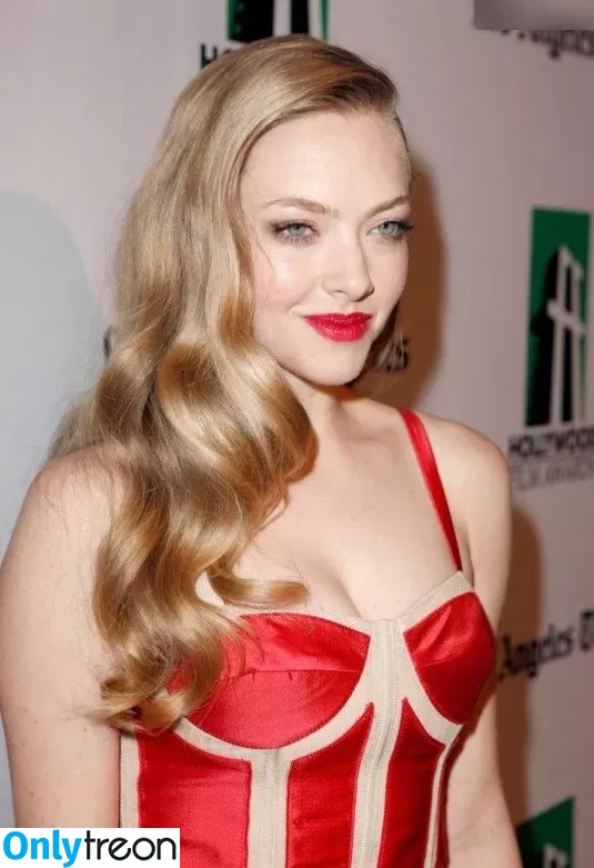 Amanda Seyfried nude photo #0316 (AmandaSeyfried / mingey)