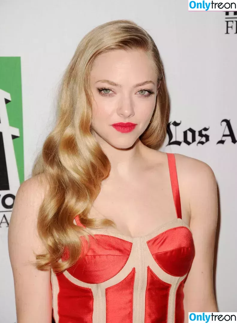 Amanda Seyfried nude photo #0322 (AmandaSeyfried / mingey)