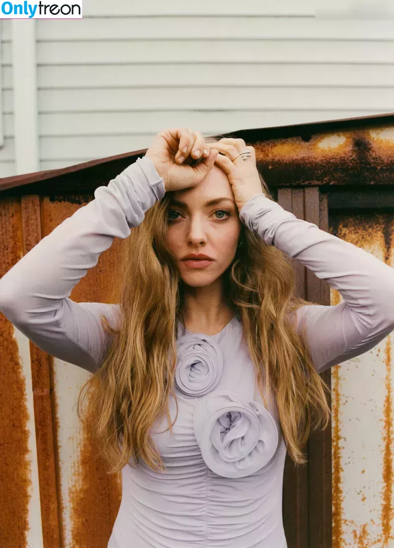 Amanda Seyfried nude photo #0349 (AmandaSeyfried / mingey)