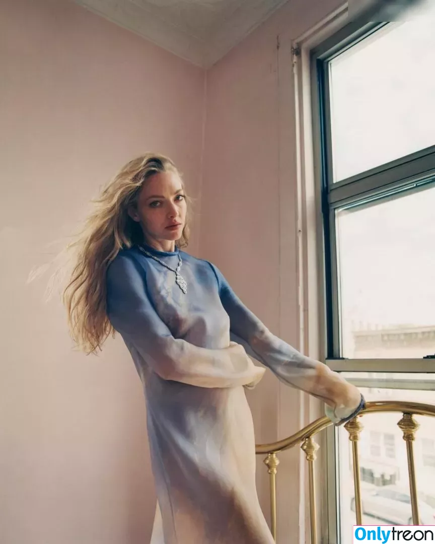 Amanda Seyfried nude photo #0351 (AmandaSeyfried / mingey)