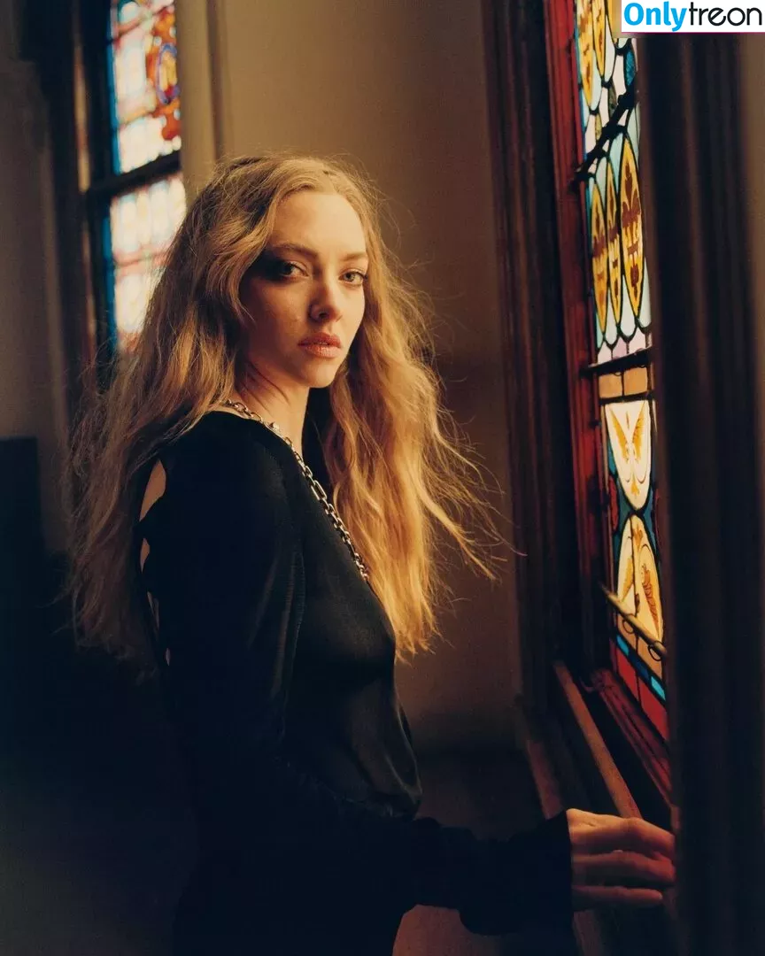 Amanda Seyfried nude photo #0355 (AmandaSeyfried / mingey)