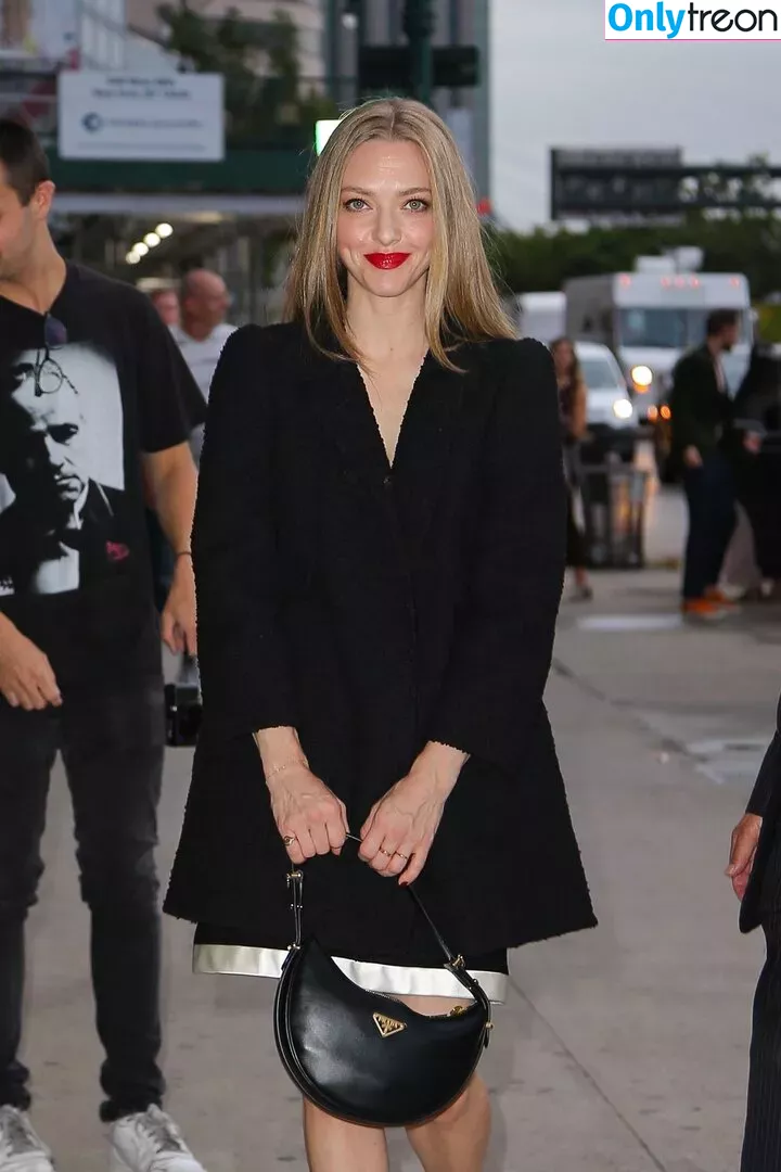 Amanda Seyfried nude photo #0427 (AmandaSeyfried / mingey)