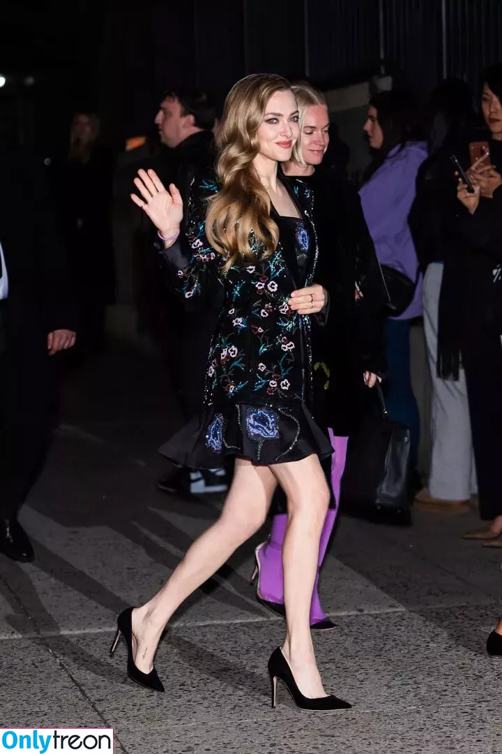Amanda Seyfried nude photo #0436 (AmandaSeyfried / mingey)