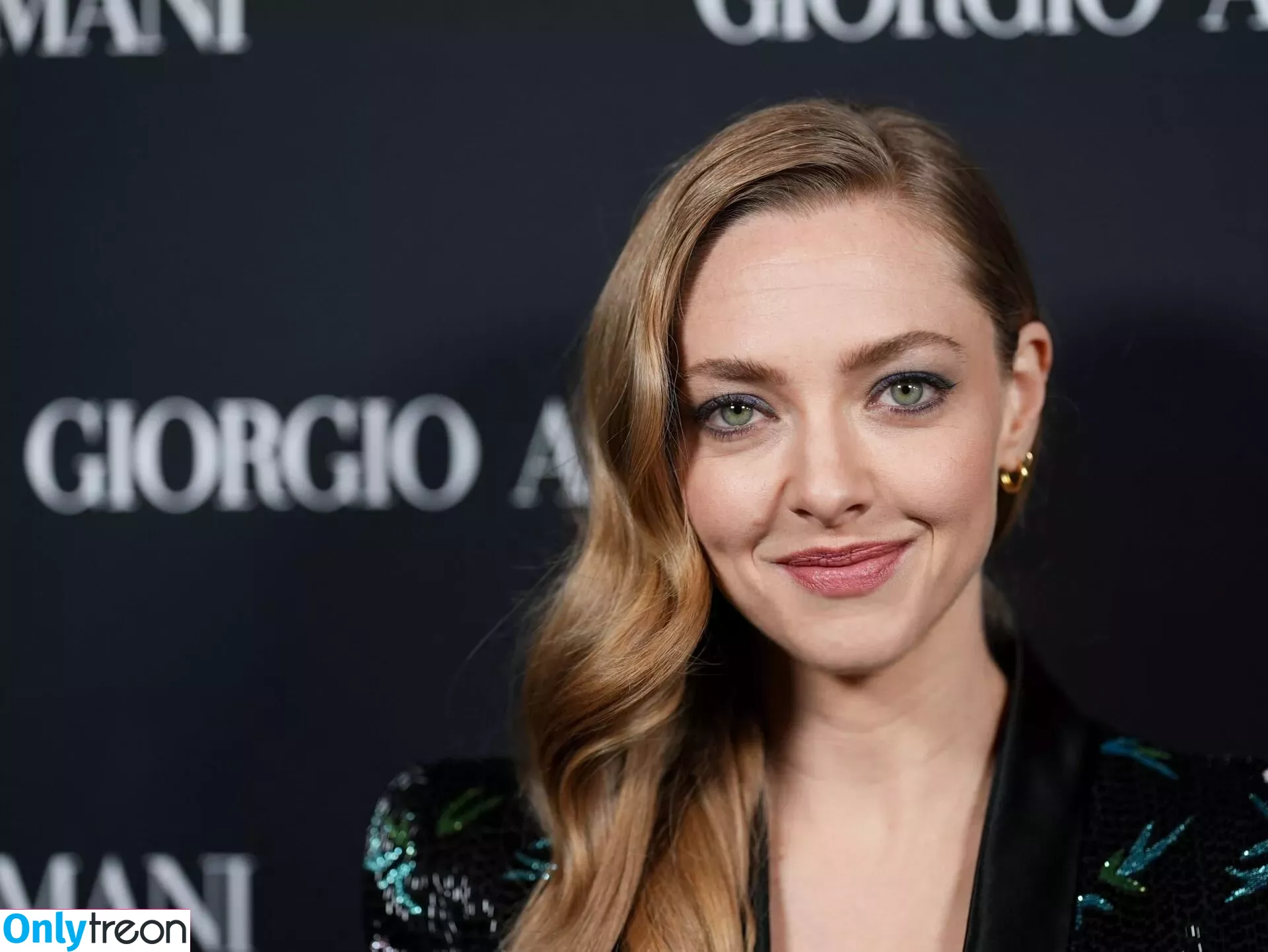 Amanda Seyfried nude photo #0461 (AmandaSeyfried / mingey)
