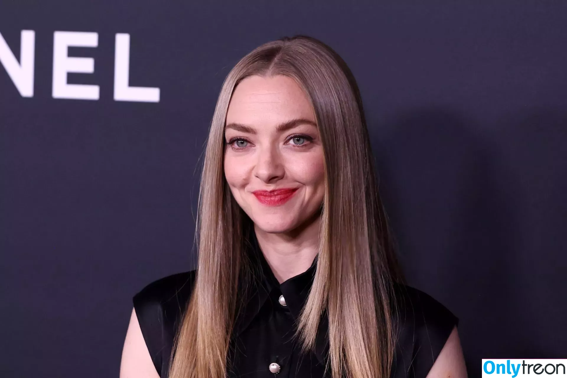 Amanda Seyfried nude photo #0474 (AmandaSeyfried / mingey)