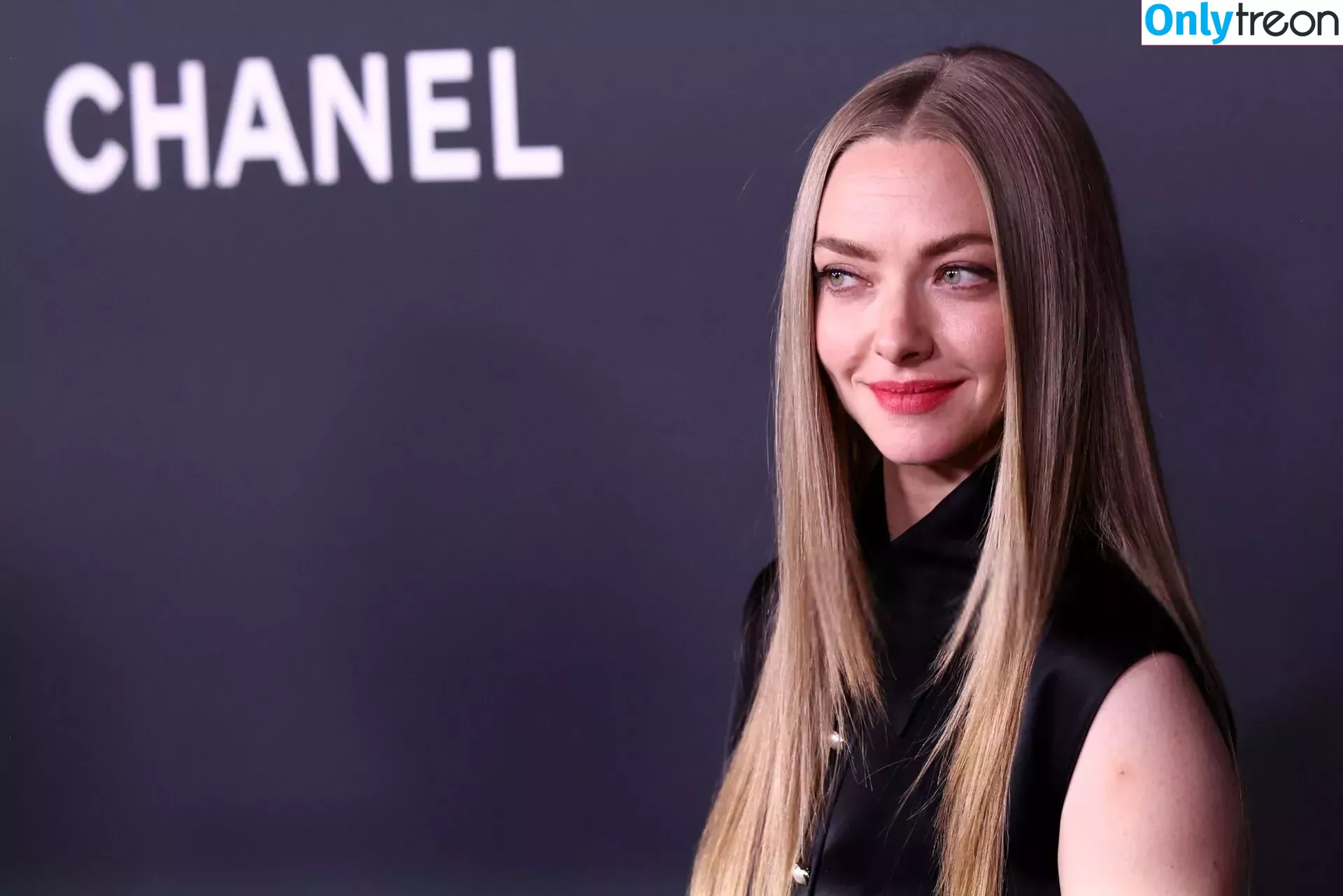 Amanda Seyfried nude photo #0476 (AmandaSeyfried / mingey)