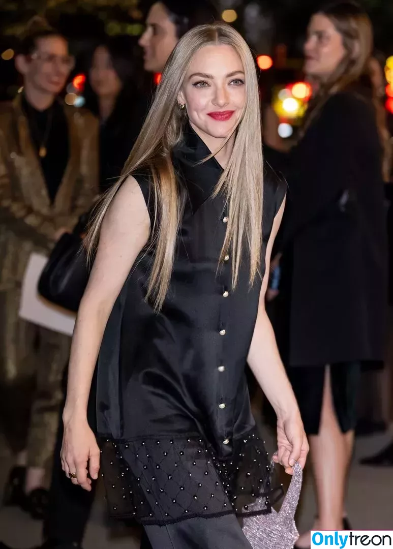 Amanda Seyfried nude photo #0488 (AmandaSeyfried / mingey)