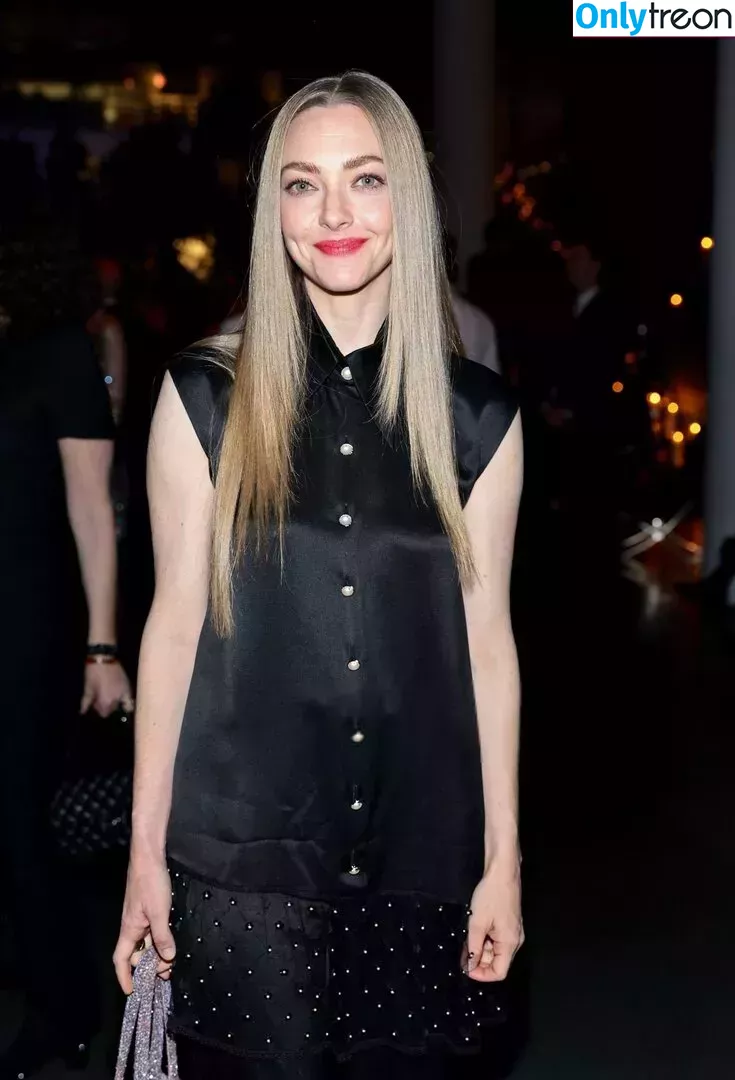 Amanda Seyfried nude photo #0489 (AmandaSeyfried / mingey)