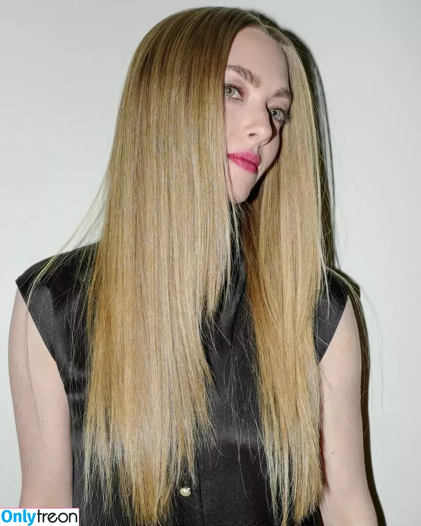 Amanda Seyfried nude photo #0491 (AmandaSeyfried / mingey)