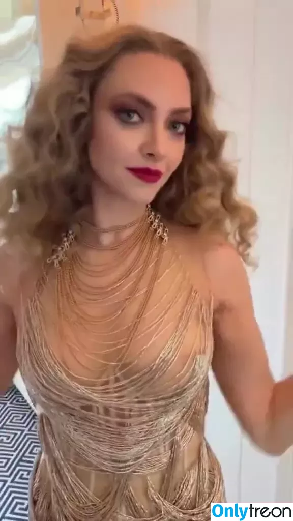 Amanda Seyfried nude photo #0495 (AmandaSeyfried / mingey)