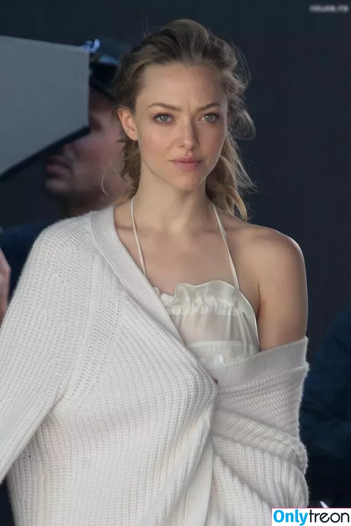 Amanda Seyfried голая photo #0510 (AmandaSeyfried / mingey)