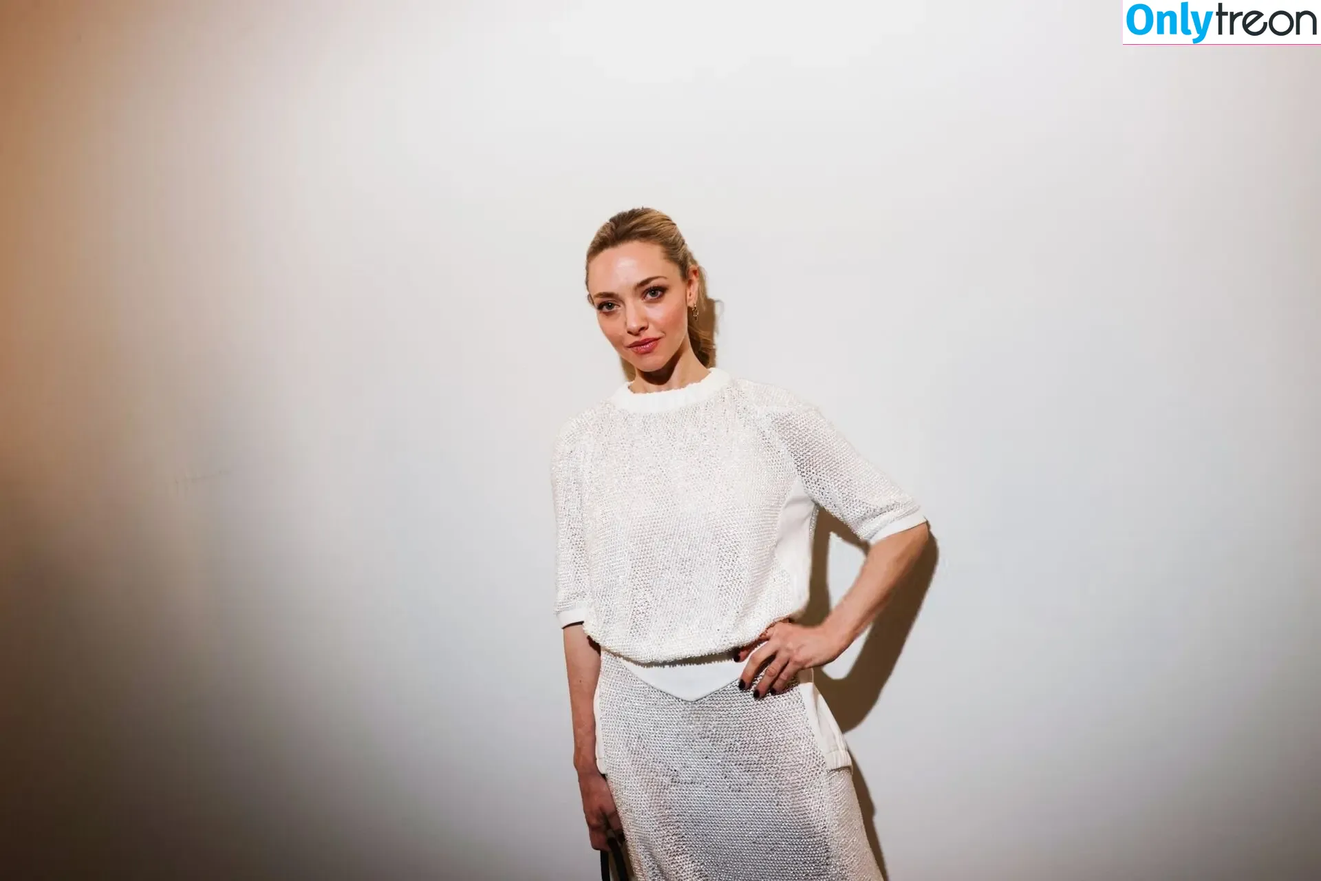 Amanda Seyfried голая photo #0555 (AmandaSeyfried / mingey)