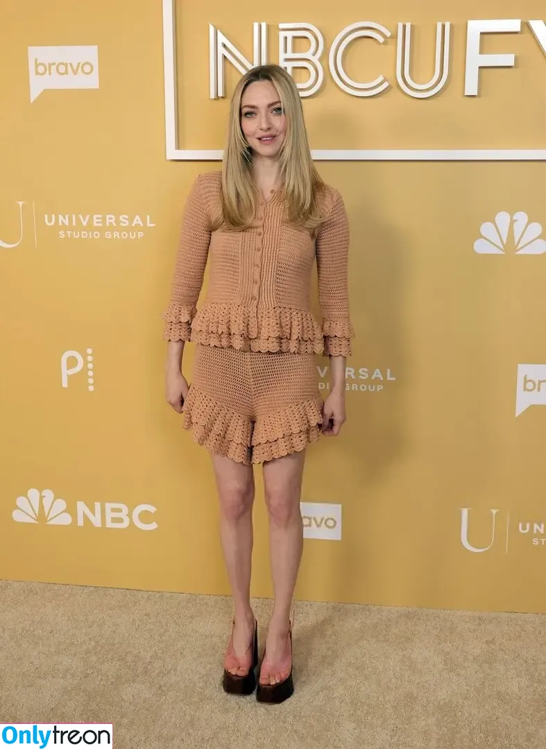 Amanda Seyfried голая photo #0733 (AmandaSeyfried / mingey)