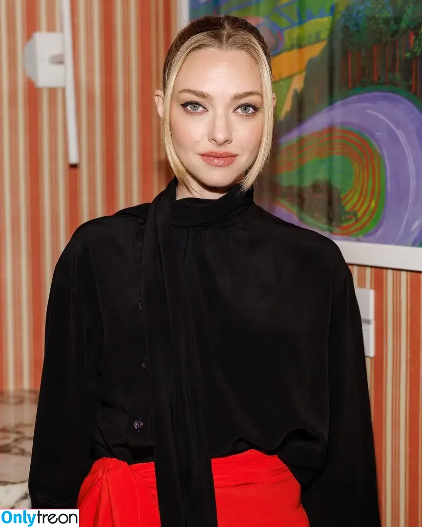 Amanda Seyfried nude photo #0754 (AmandaSeyfried / mingey)