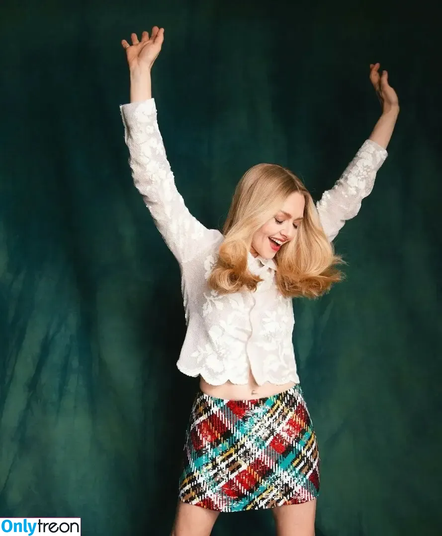Amanda Seyfried nude photo #0760 (AmandaSeyfried / mingey)