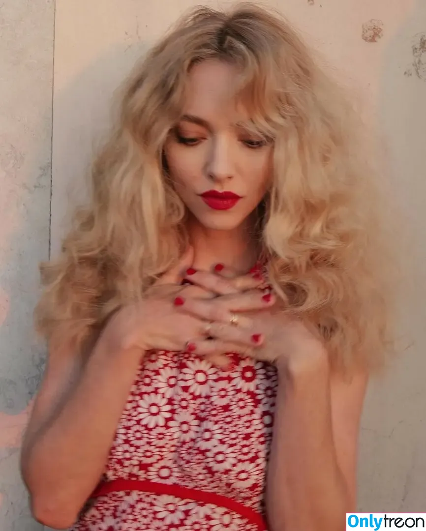Amanda Seyfried голая photo #0797 (AmandaSeyfried / mingey)