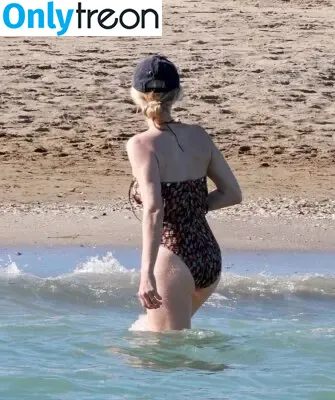 Amanda Seyfried nude photo #0831 (AmandaSeyfried / mingey)