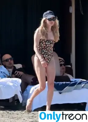 Amanda Seyfried nude photo #0836 (AmandaSeyfried / mingey)