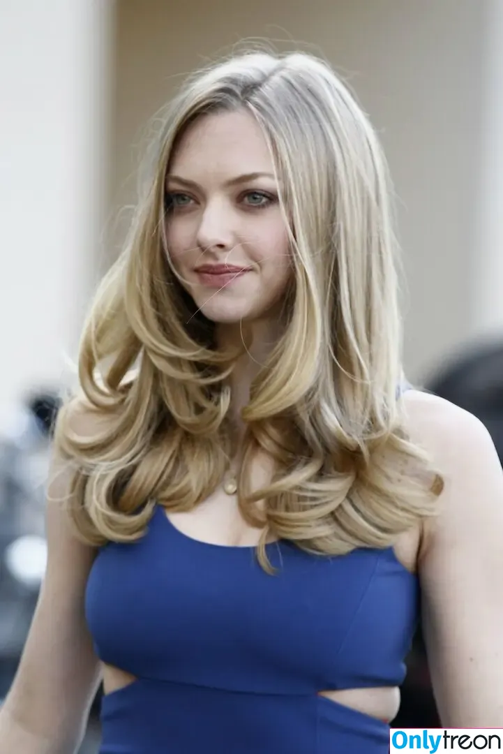 Amanda Seyfried nude photo #0845 (AmandaSeyfried / mingey)