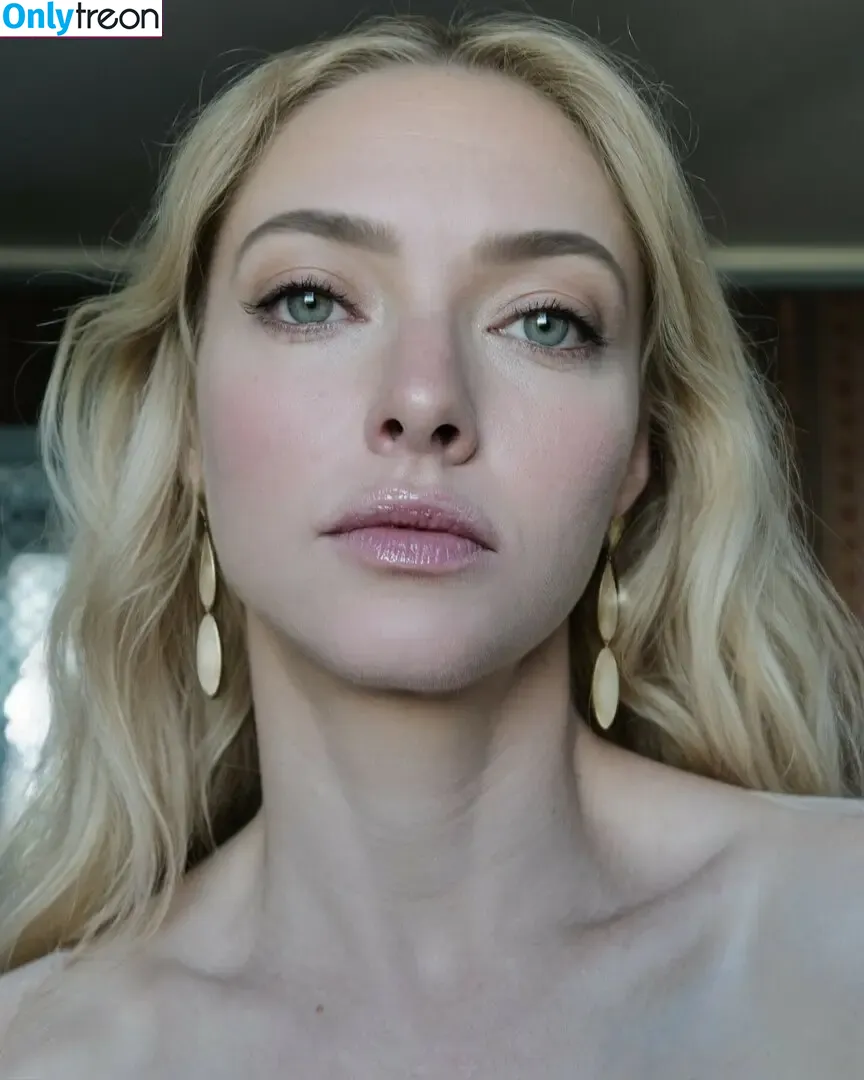 Amanda Seyfried nude photo #0860 (AmandaSeyfried / mingey)
