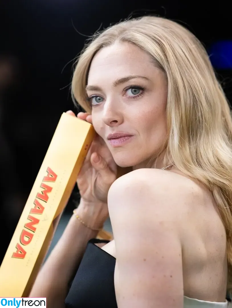 Amanda Seyfried nude photo #0882 (AmandaSeyfried / mingey)