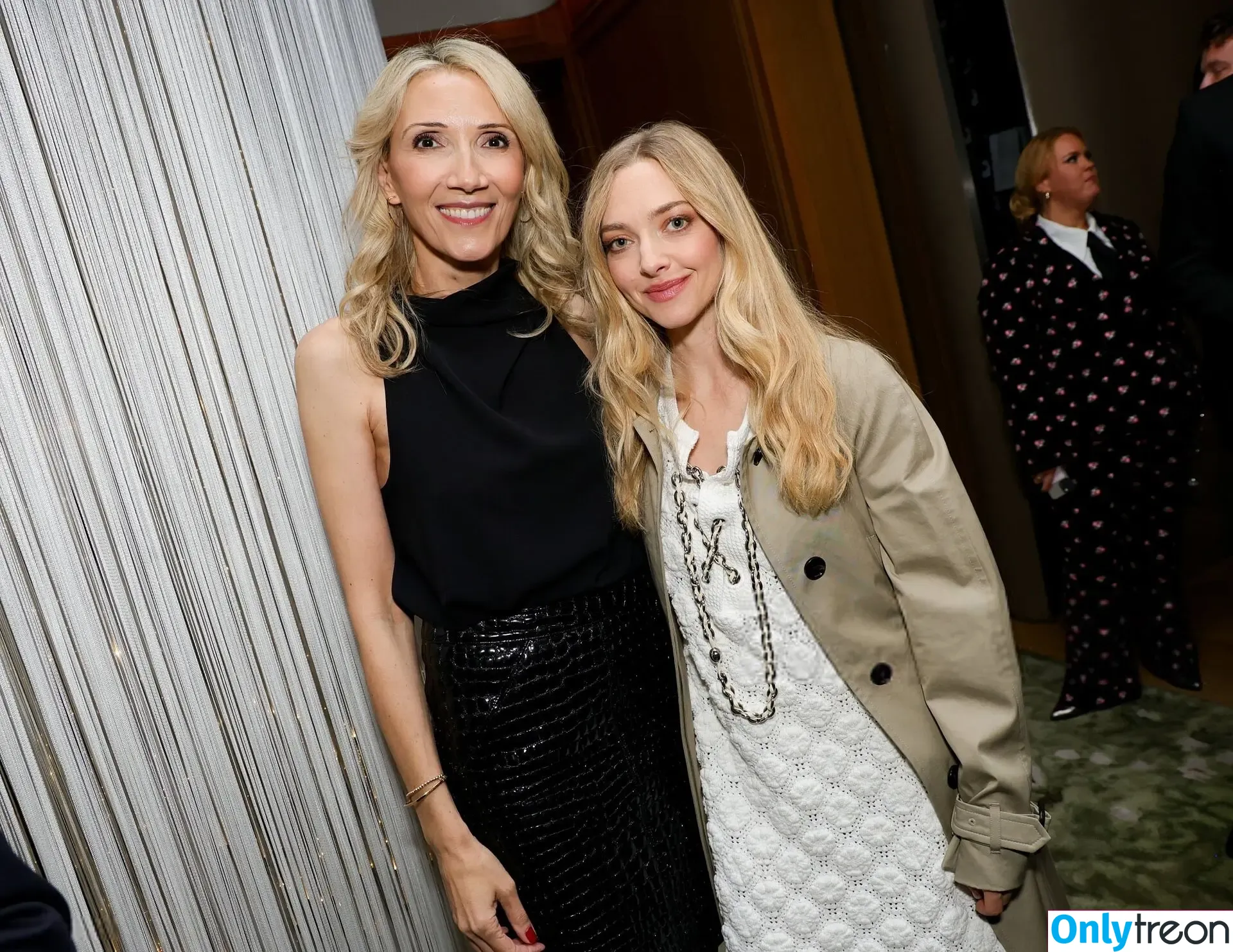 Amanda Seyfried голая photo #0897 (AmandaSeyfried / mingey)