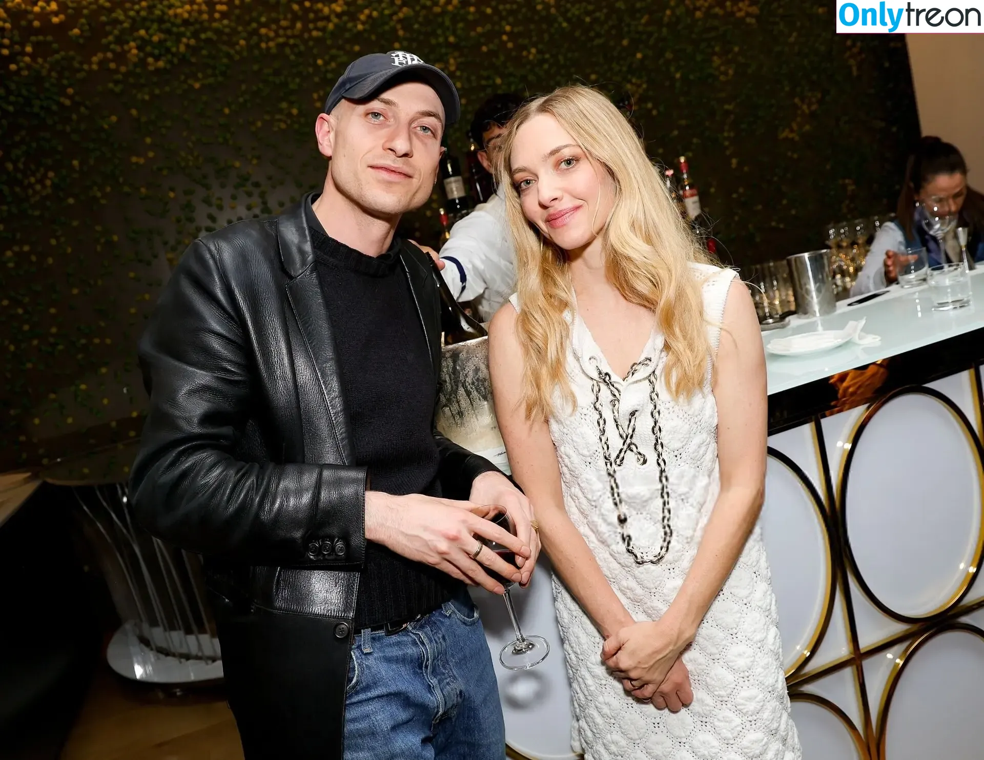Amanda Seyfried голая photo #0898 (AmandaSeyfried / mingey)