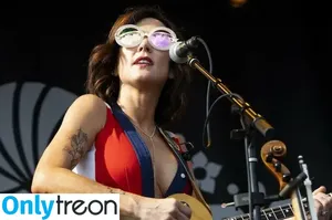 Amanda Shires / amandapearlshires фото голая #0011