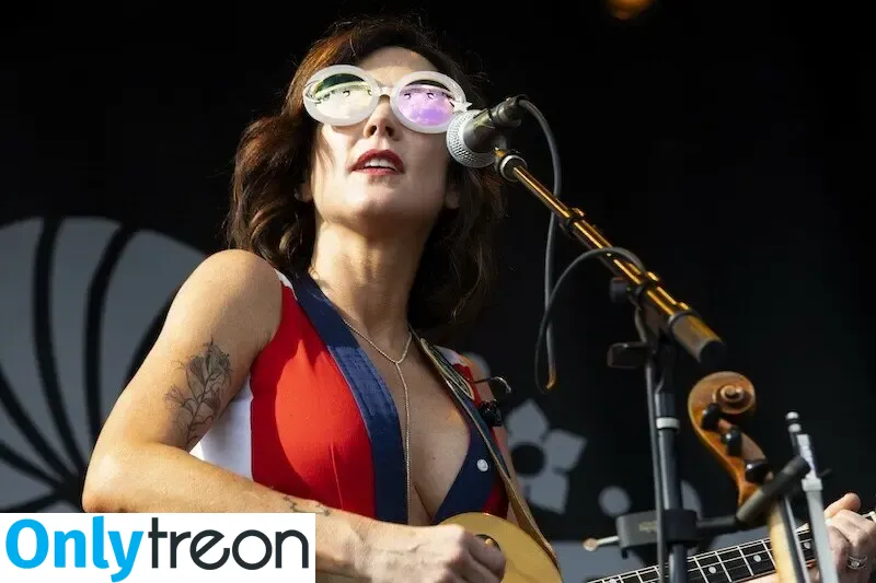 Amanda Shires голая photo #0011 (amandapearlshires)