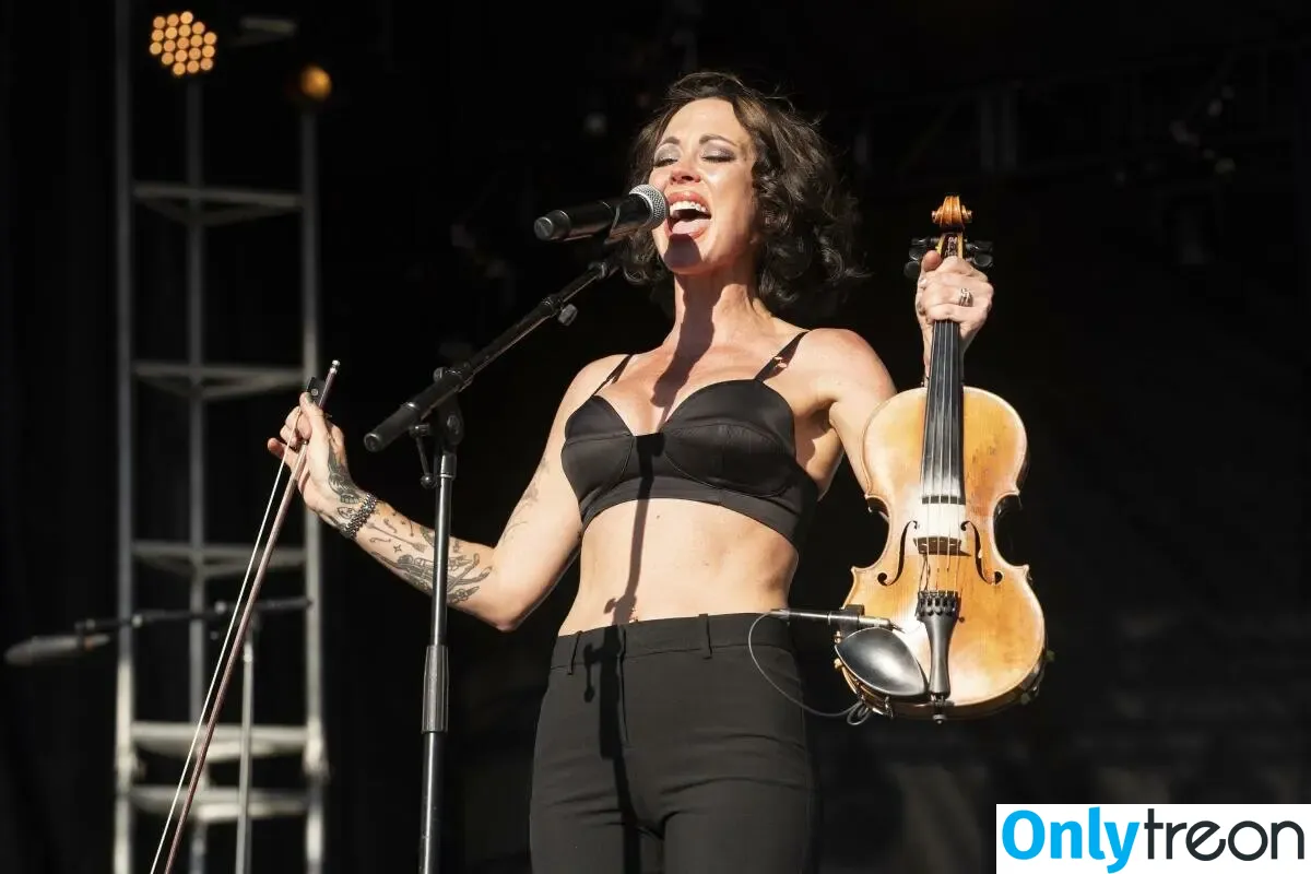 Amanda Shires голая photo #0013 (amandapearlshires)