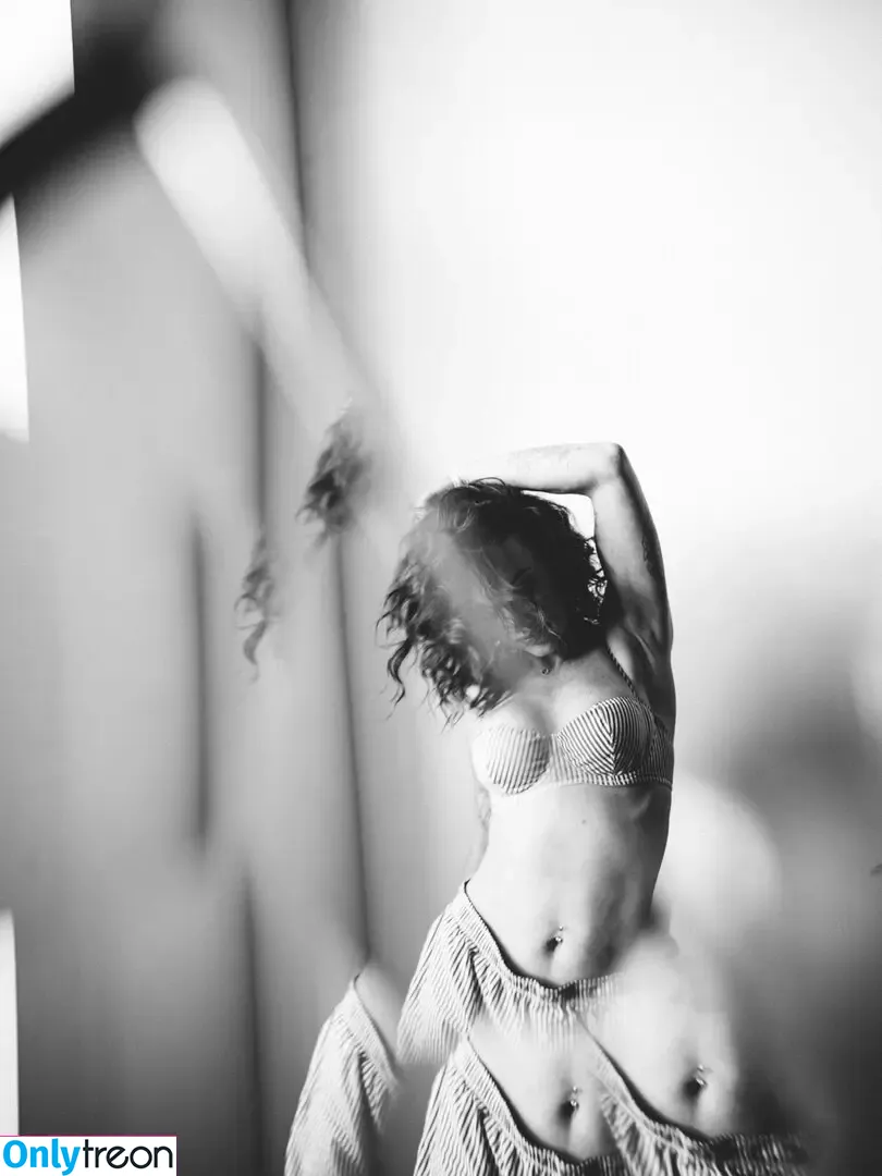 Amanda Shires nude photo #0040 (amandapearlshires)