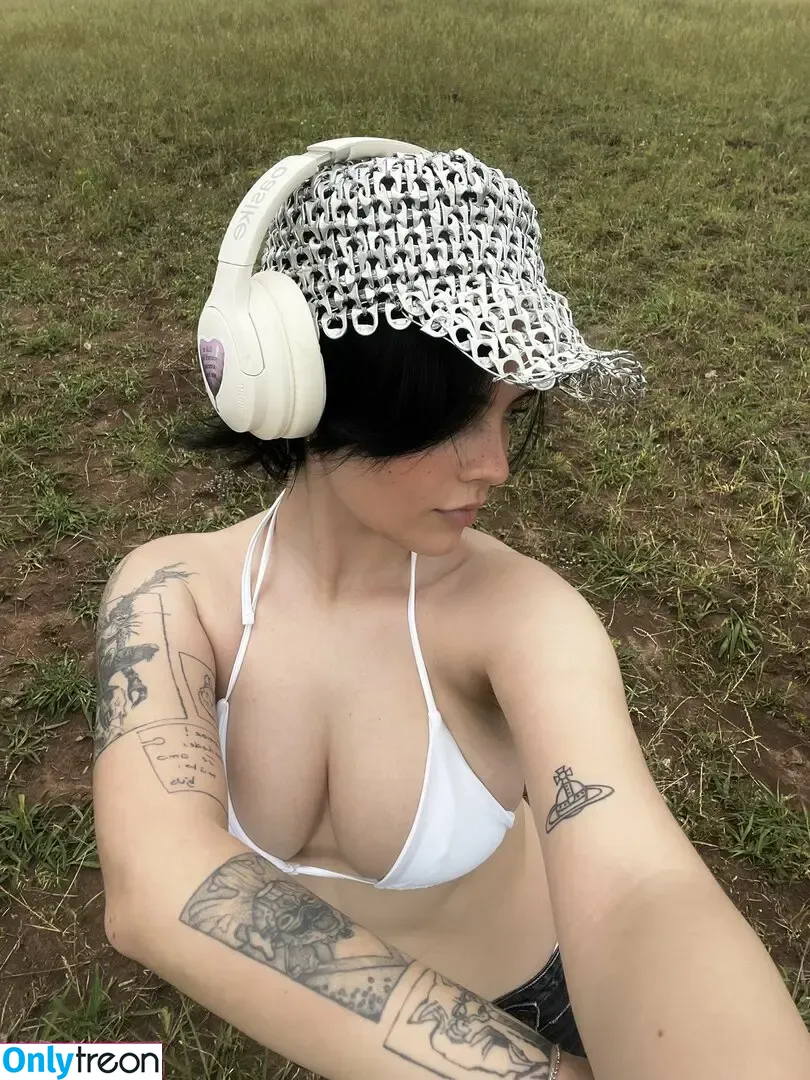 Amanda Yeux nude photo #0002 (amandayeux)