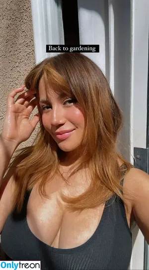 Amandabreana nude photo #0002