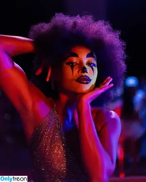 Amandla Stenberg / amandlastenberg nude photo #0136