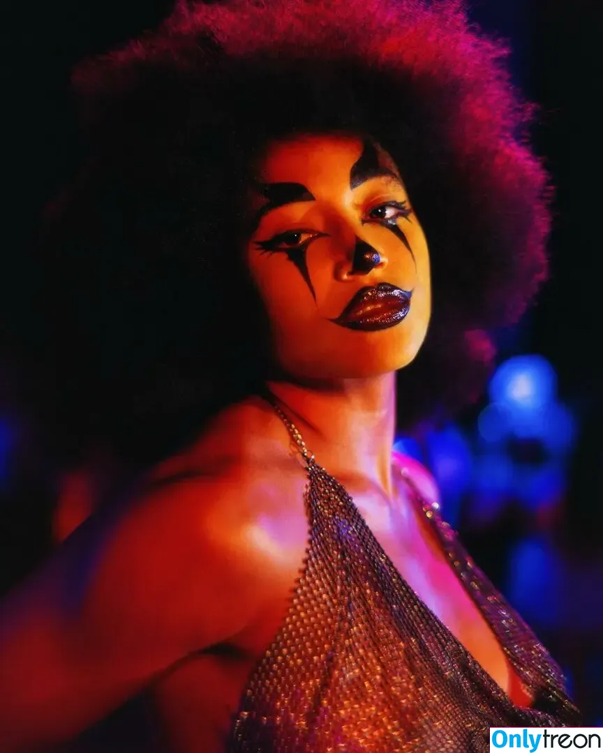 Amandla Stenberg nude photo #0135 (amandlastenberg)