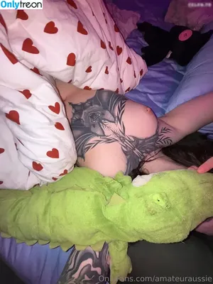 amateuraussie / Sarahsbutton / aussarah1 / crunchymoist nude photo #0445