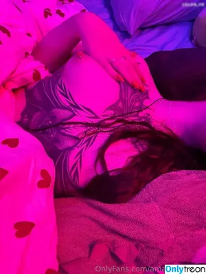 amateuraussie / Sarahsbutton / aussarah1 / crunchymoist nude photo #0455