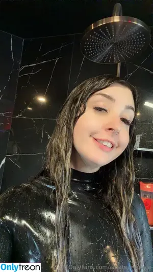 amateuraussie / Sarahsbutton / aussarah1 / crunchymoist nude photo #0619