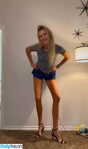 Amazon Allie | amazonalli32 - 6'10'' (208 cm) / allieamazon nude photo #0008