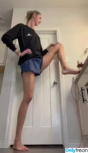 Amazon Allie | amazonalli32 - 6'10'' (208 cm) / allieamazon nude photo #0010