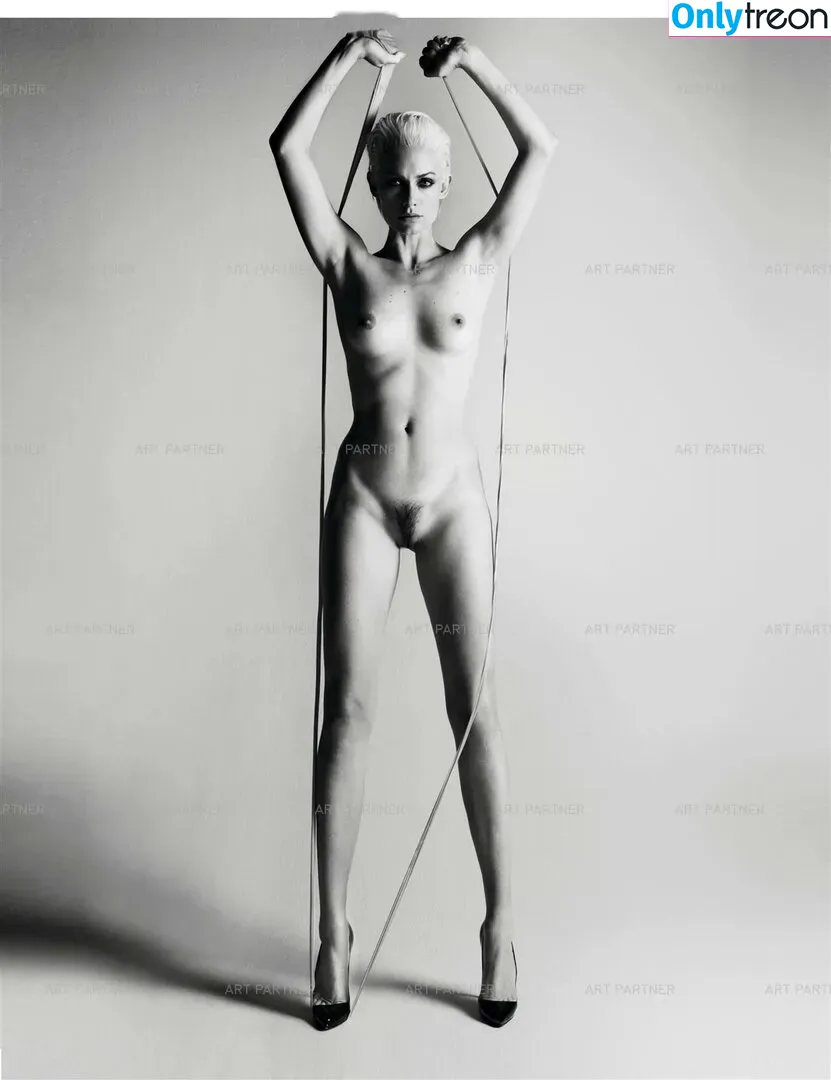 Amber Valletta голая photo #0001 (ambervalletta)