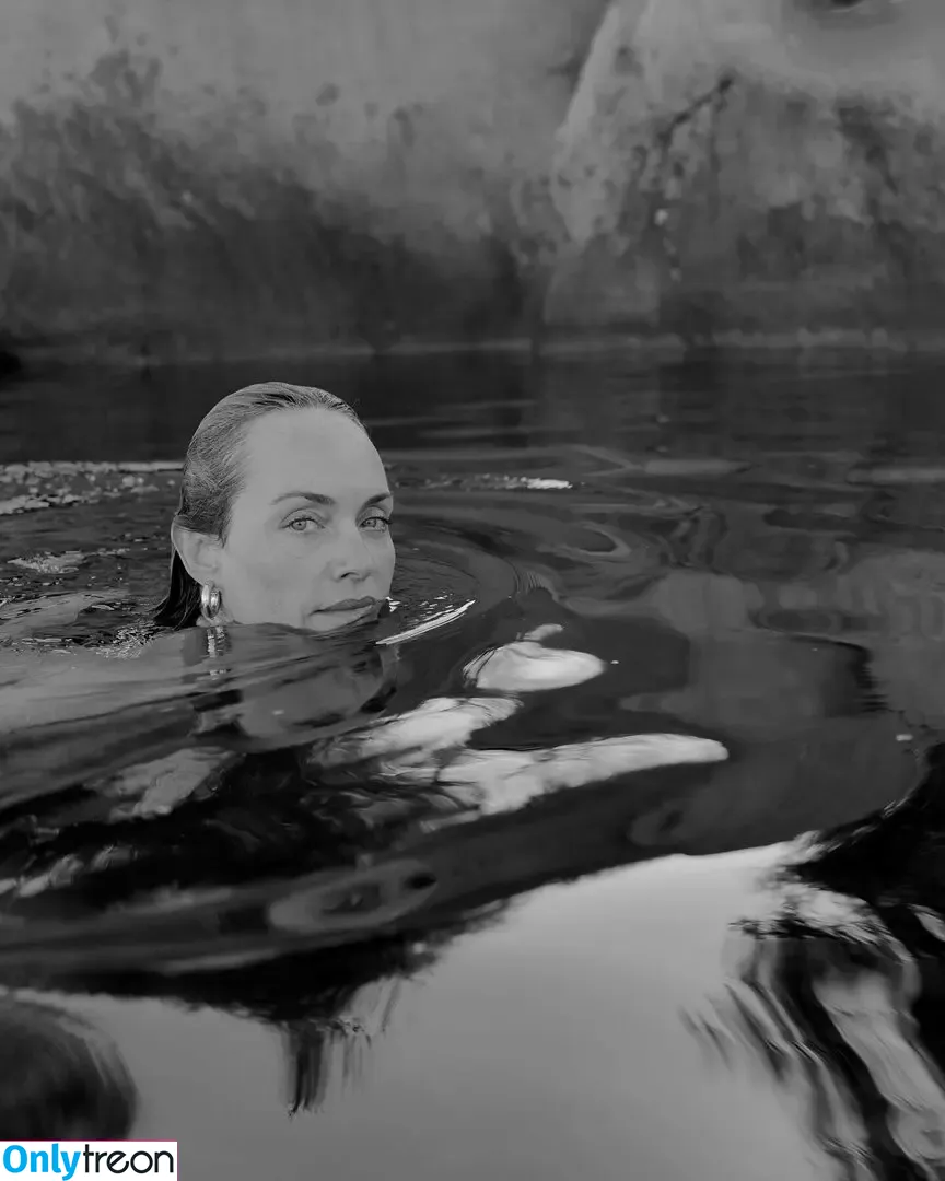 Amber Valletta голая photo #0008 (ambervalletta)