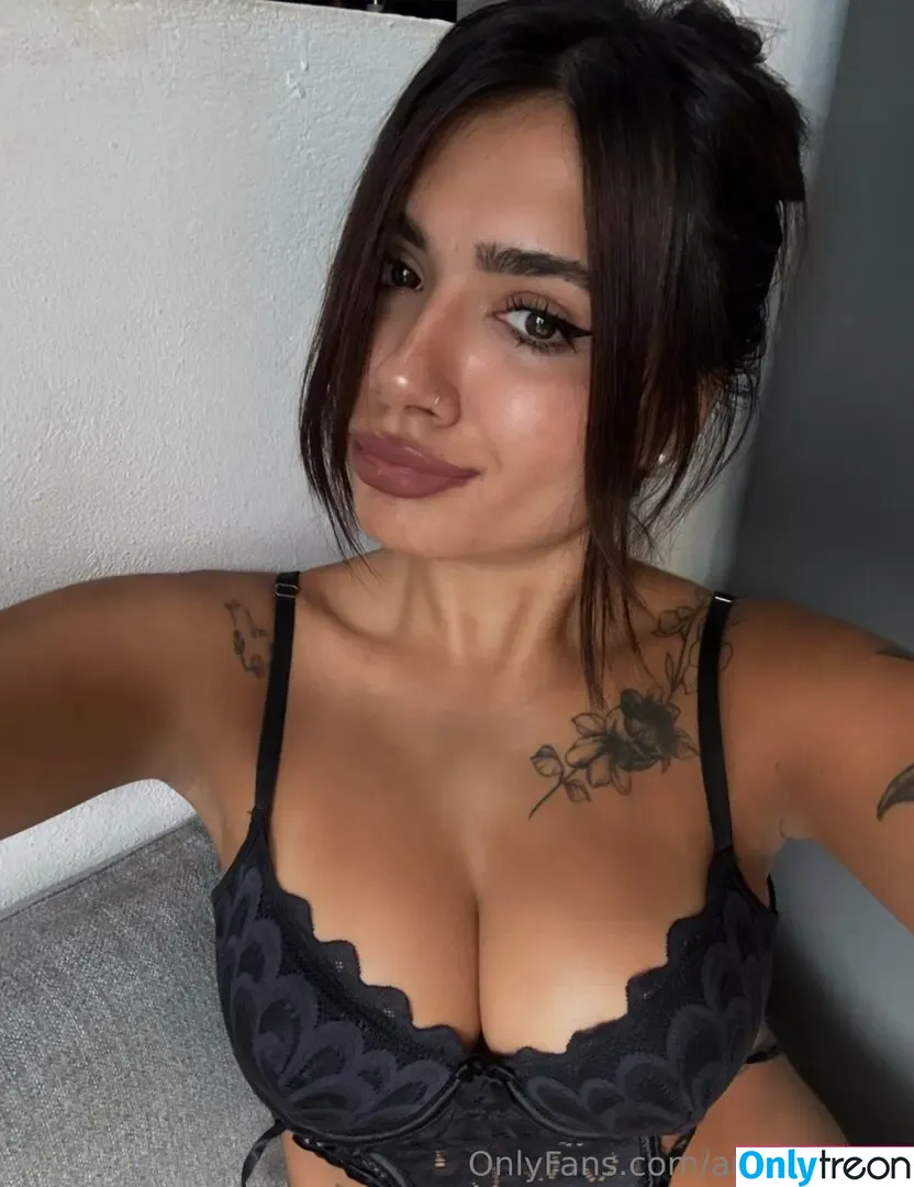 amberkeyss nude photo #0052 (amberkeyssss)