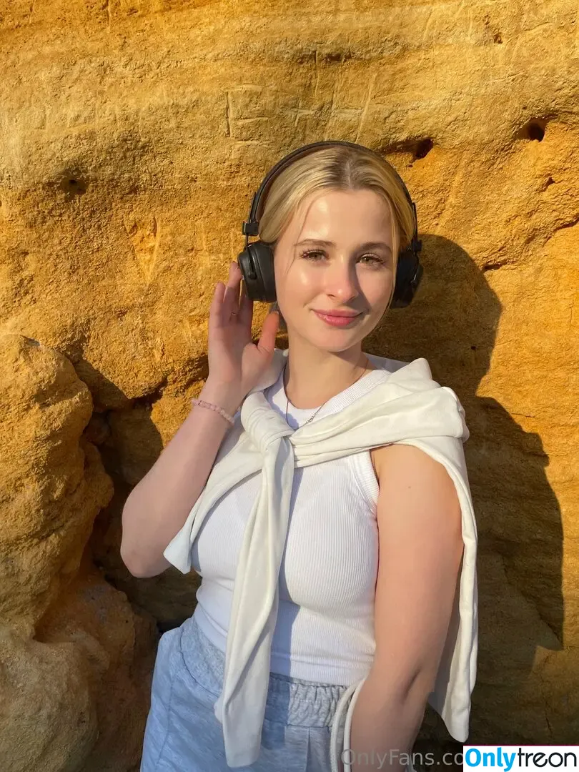 amel.lia голая photo #0019 (lyameylya)