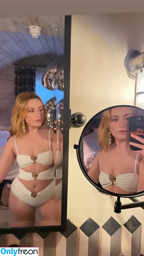 Amelia Dimoldenberg nude photo #0018 (ameliadimz / emilynudess)